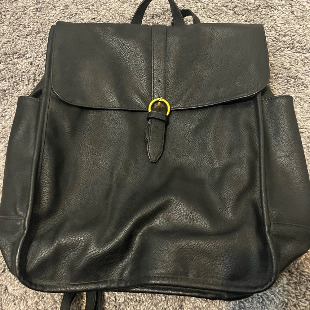 Classic Black Backpack - Sleek Everyday Carry - Picture 1 of 4